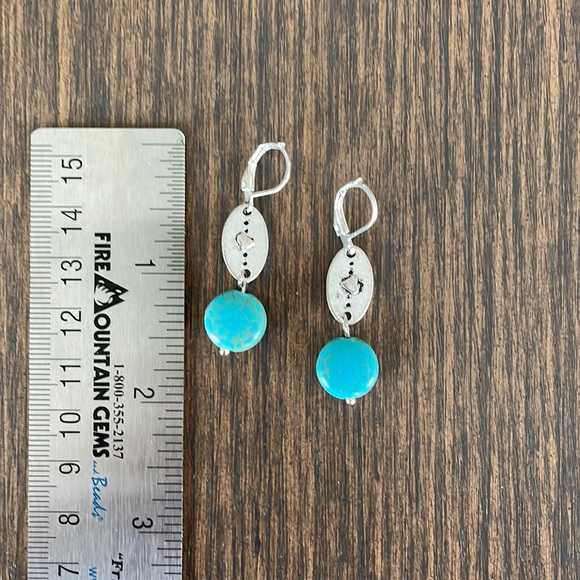 HAND CRAFTED EARRINGS Turquoise Howlite Silver Plated Heart Charm - Picture 3 of 11